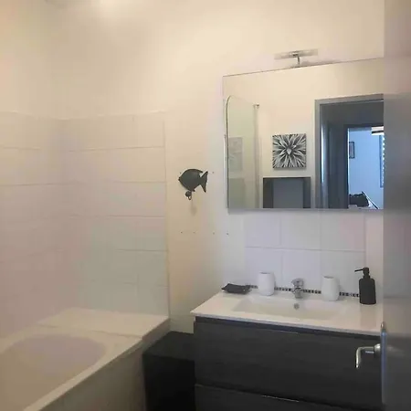 Апартаменты Guestready - Lively Apt Near Pomnik Admiral Victor Guy Duperre Ла-Рошель