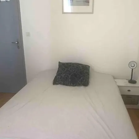 Guestready - Lively Apt Near Pomnik Admiral Victor Guy Duperre Апартаменты *